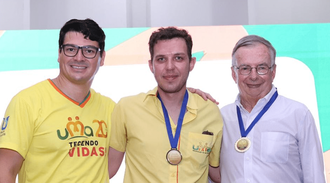 Fernando Afonso, Presidente do IDAHRA é homenageado na Celebração dos 20 anos da Universidade da Maturidade